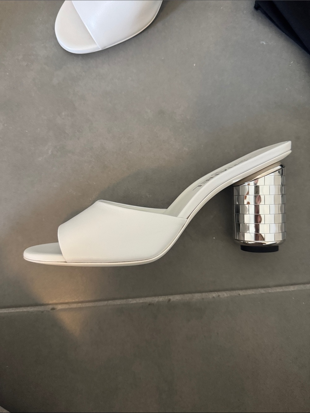 CHANEL White Leather Open-Toe Mules with Cylindrical Heel - Picture 3 of 6